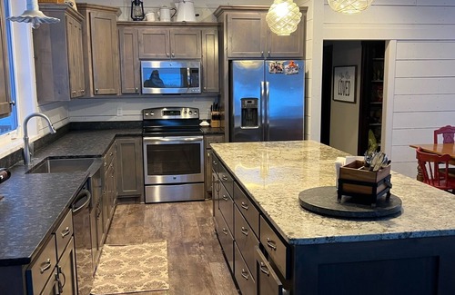 Caledonia Cabin | Perfect for groups of family and friends!