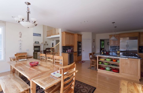 Callender House | Perfect For Large Family Get Aways Or Your Gorgeous Ranch Style Wedding.