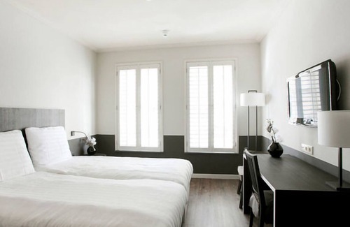 Municipality of Huizen Hotel | Perfect Group Getaway | Near Huizen Harbor, Goois Nature Reserve | 4 Units