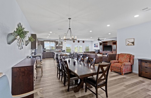 Joshua House | Perfect Home for Lg Groups, Travelers w/kids, Bonus 5k sqft Venue for Events!