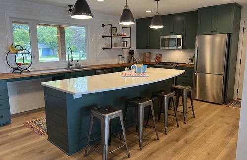 Annandale Cabin | Perfect lake home for a family get away - Only 1 hour from metro