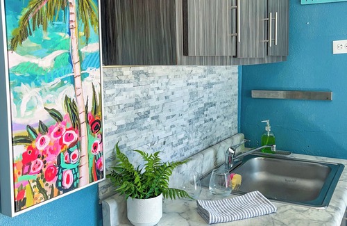 Levittown Apartment | Perfect little apartment in Levittown. Ideal for a single person or couples.