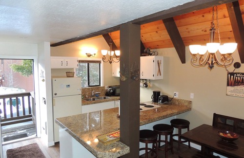 Mammoth Lakes Condo | PERFECT LOCATION, WALK TO VILLAGE! 2BDRM + LOFT, 2 BA