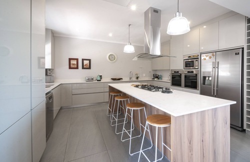 Raithby Villa | Perfect Luxury 5 Double Bedroom Villa in Secure Luxury Bel'Aire Winelands Estate