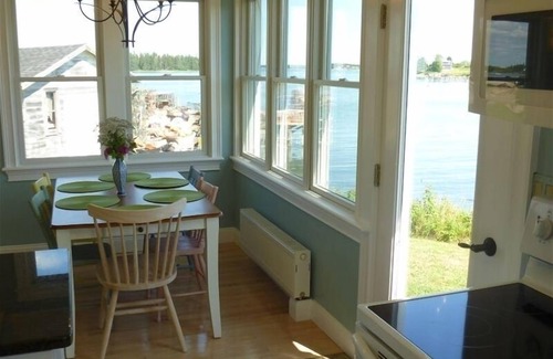 Beals House | Perfect Oceanfront 4 Bdrm, Car charger, ADA Accessible with Beautiful Views
