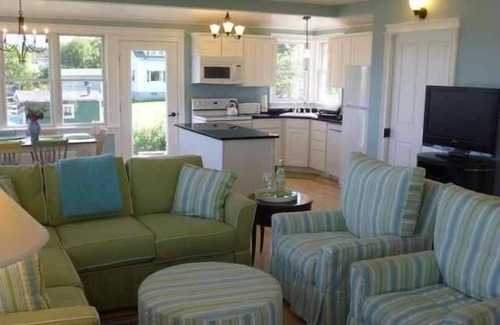 Beals House | Perfect Oceanfront 4 Bdrm, Car charger, ADA Accessible with Beautiful Views