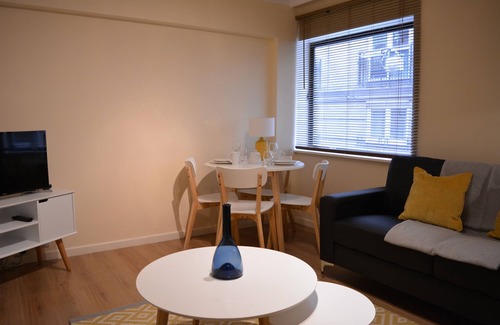 Queenhithe Apartment | Perfectly Located Contemporary 1 Bed Apt #1