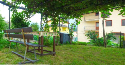 Teglio Apartment | Pergolato alpino p.terra