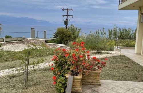 Kompi Apartment | Peroulia Bay View Studio