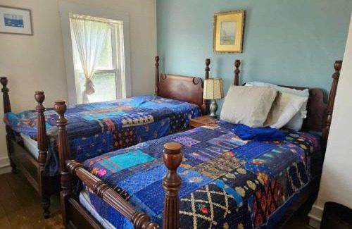 Perry House | Perry Shore Road Cottage