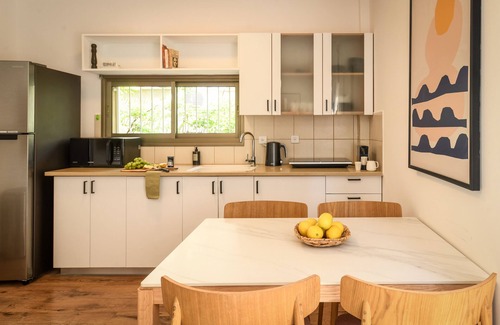 Kerem HaTeimanim Apartment | Pet-friendly 2BR Apt & Kitchen