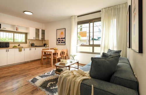 Kerem HaTeimanim Apartment | Pet-friendly 2BR Apt & Kitchen