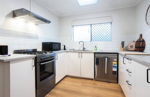 Shenton Park House | Pet Friendly 2BR Family home in Shenton Park