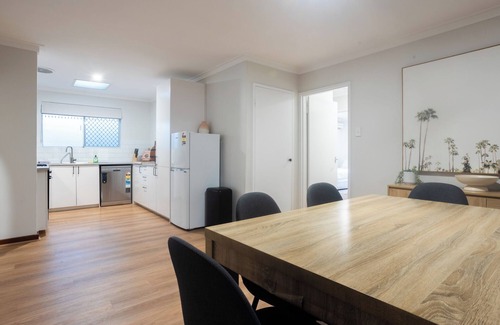 Shenton Park House | Pet Friendly 2BR Family home in Shenton Park