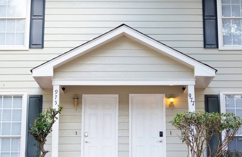 Mobile Apartment | Pet-Friendly 2BR Comfy Stay in Mobile