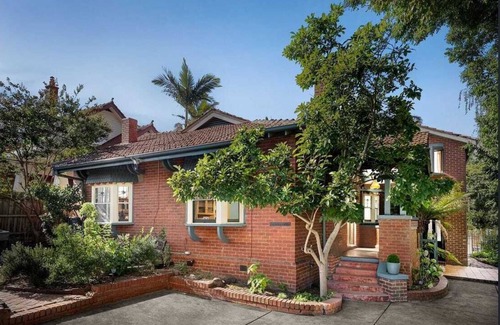Essendon House | Pet Friendly 5 bedroom historical home with unheated pool.