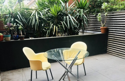 Northcote Apartment | Pet friendly apartment in inner north east