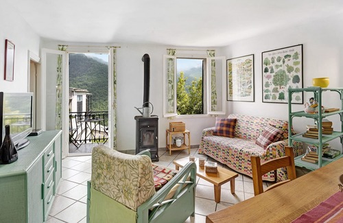Carpasio Apartment | Pet-Friendly Apartment 'Peace and Nature' with Mountain View and Balcony