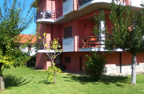 Rosciano Apartment | Pet-Friendly Apartment 'Casa Rosciano' with Mountain View & Garden