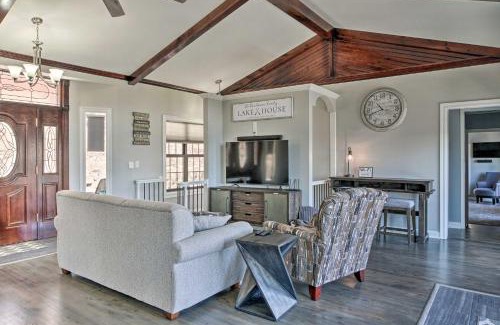 Branson West House | Pet-Friendly Branson Area Home Hot Tub, Game Room