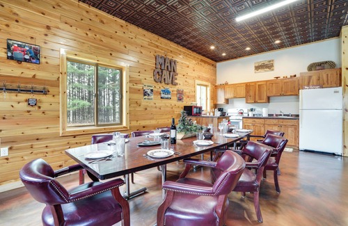 Pepin Cabin | Pet-Friendly Cabin Retreat: Walk to Lake Pepin!