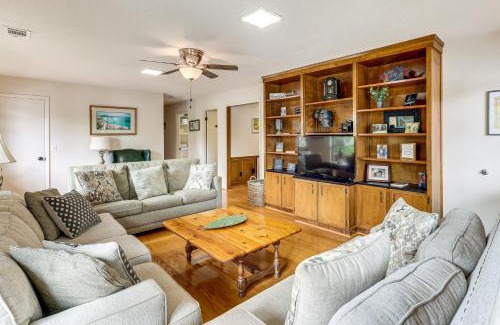 Jacksons' Gap House | Pet-Friendly Cabin with Dock on Lake Martin!