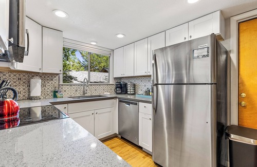 Flagstaff House | Pet-Friendly cozy retreat with private spa, BBQ, cornhole, fire pit, and more!