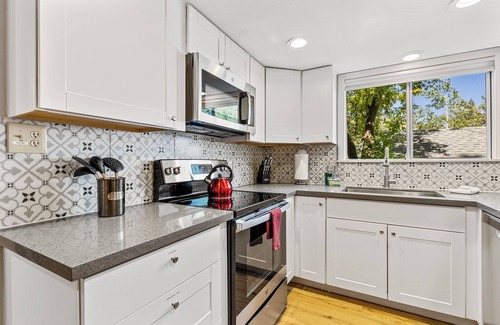 Flagstaff House | Pet-Friendly cozy retreat with private spa, BBQ, cornhole, fire pit, and more!