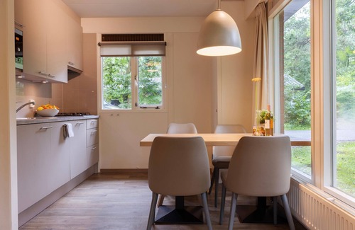 Krachtighuizen House | Pet-Friendly Forest Escape