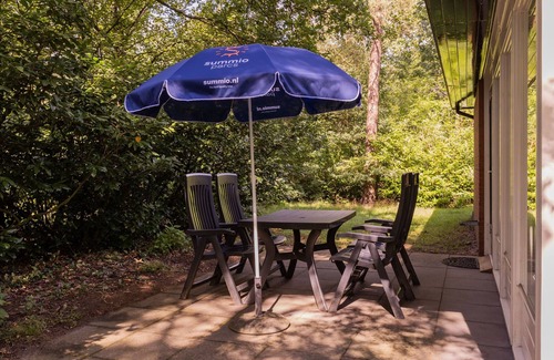 Krachtighuizen House | Pet-Friendly Forest Escape