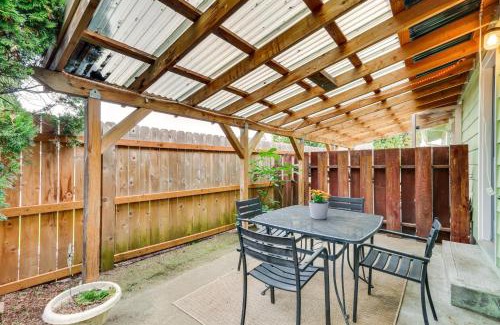 Forest Grove House | Pet-Friendly Gem with Ping-Pong Table in Oregon!