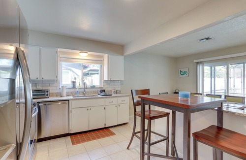 Palm Harbor Cottage | Pet-friendly Home w/Pool in Palm Harbor!
