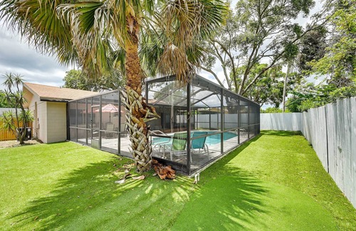 Palm Harbor Cottage | Pet-friendly Home w/Pool in Palm Harbor!