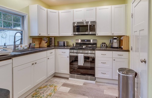 Town of Richmond Cottage | Pet-Friendly Honeoye Cottage Rental: Walk to Lake!