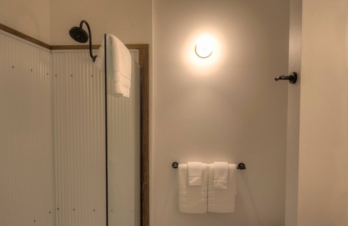 Astoria Hotel | Pet-friendly, Luxe River View King Room at Bowline Hotel