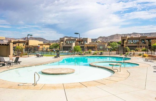 St. George House | Pet-Friendly Paradise townhouse