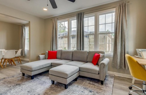 New Warrington House | Pet-Friendly Pensacola House Rental 3 Mi to Beach