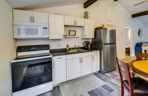 Thornhurst Cabin | Pet-Friendly Pocono Lake Home w/Fire Pit + Deck!