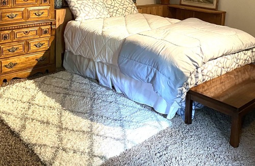 Westport Cottage | Pet Friendly Private 1 BR+1 Bed Loft Quaint Cottage w/ Fireplace in Westport