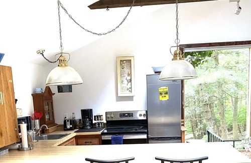 Westport Cottage | Pet Friendly Private 1 BR+1 Bed Loft Quaint Cottage w/ Fireplace in Westport