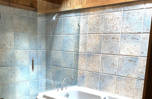 Westport Cottage | Pet Friendly Private 1 BR+1 Bed Loft Quaint Cottage w/ Fireplace in Westport