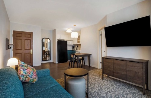 Sorrento Valley Hotel | Pet- friendly Suites with Free Breakfast in Great Location Near Black's Beach!