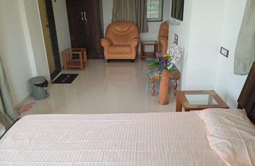 Ambavna Villa | Pet Friendly Villa on the Lake
