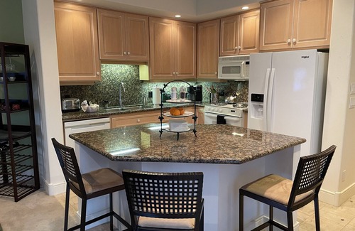 Broken Top House | Pet Friendly Villa Unit with Two-Primary Bedroom Suites on Bend's Westside