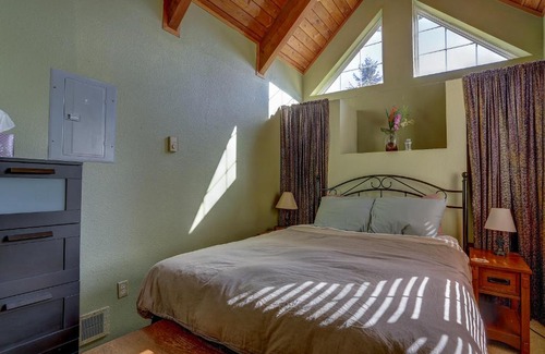 White Salmon House | Pet Friendly Waveseeker Private Yard