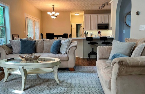 Austell House | Pet-Friendly with Fenced Yard: Braves, Six Flags, Nature Escapes & Atlanta Hub!