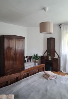 Bran House | Petit Castel
