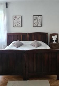 Bran House | Petit Castel