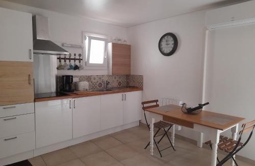 Villedieu House | Petit gite au cœur d'un village templier