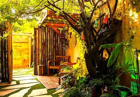 Juquehy House | Petite Suite Juquehy - A 2 quadras do Mar - Pequena mas completa - 13 metros quadrados - Ar cond - Frigobar - Microondas - TV Smart - Serviço de Praia - Roupa cama e banho luxo - Wi Fi - Janelas e portas acústicas - Tudo Novo e cheiroso!